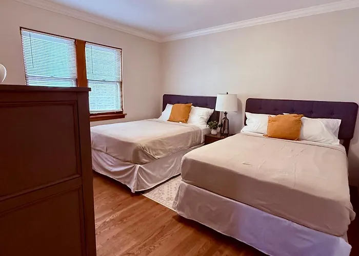 Apartment Charming Cozy 2 Bedroom 1 Ba Near Oak Park Fast Wifi Near Transportation