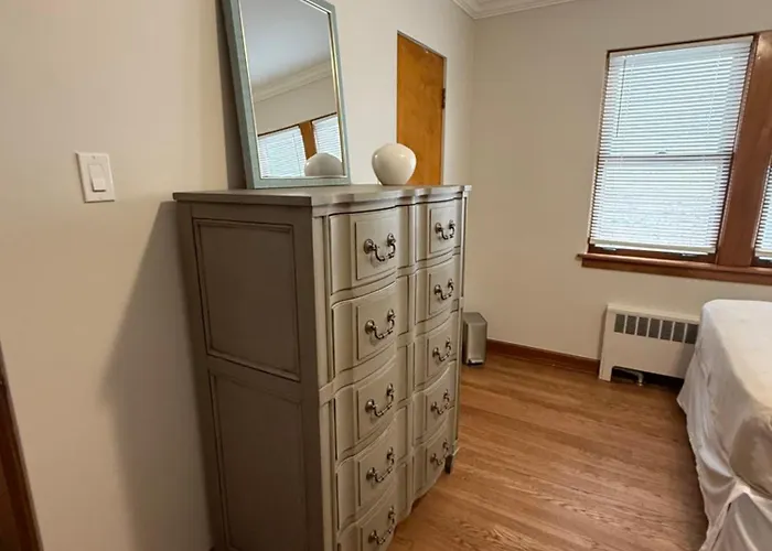 Apartment Charming Cozy 2 Bedroom 1 Ba Near Oak Park Fast Wifi Near Transportation *