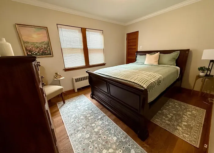 Charming Cozy 2 Bedroom 1 Ba Near Oak Park Fast Wifi Near Transportation Berwyn