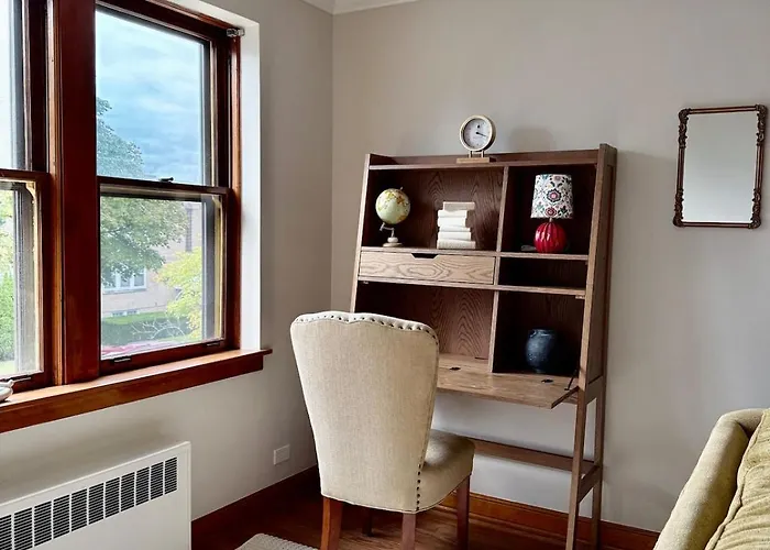 Charming Cozy 2 Bedroom 1 Ba Near Oak Park Fast Wifi Near Transportation Apartment