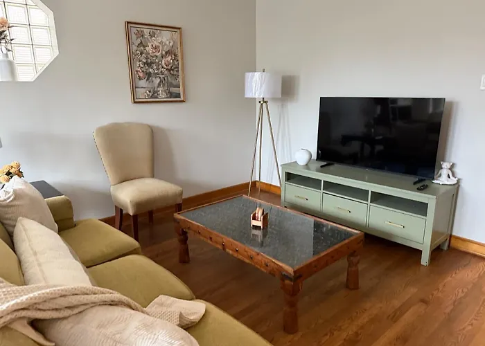 Apartment Charming Cozy 2 Bedroom 1 Ba Near Oak Park Fast Wifi Near Transportation Berwyn