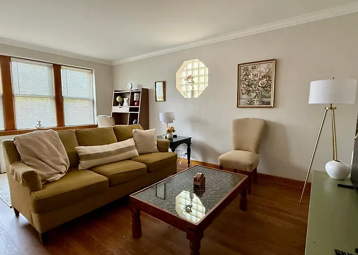 Charming Cozy 2 Bedroom 1 Ba Near Oak Park Fast Wifi Near Transportation Apartment Berwyn