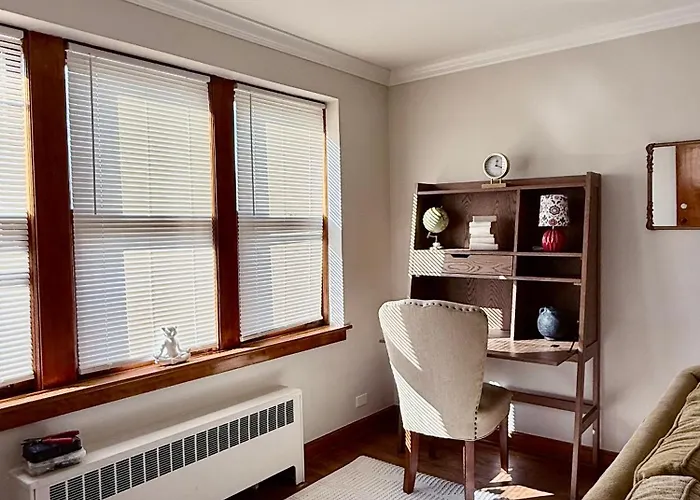 Charming Cozy 2 Bedroom 1 Ba Near Oak Park Fast Wifi Near Transportation Apartment