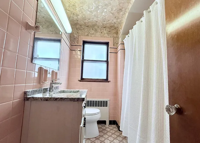 Apartment Charming Cozy 2 Bedroom 1 Ba Near Oak Park Fast Wifi Near Transportation